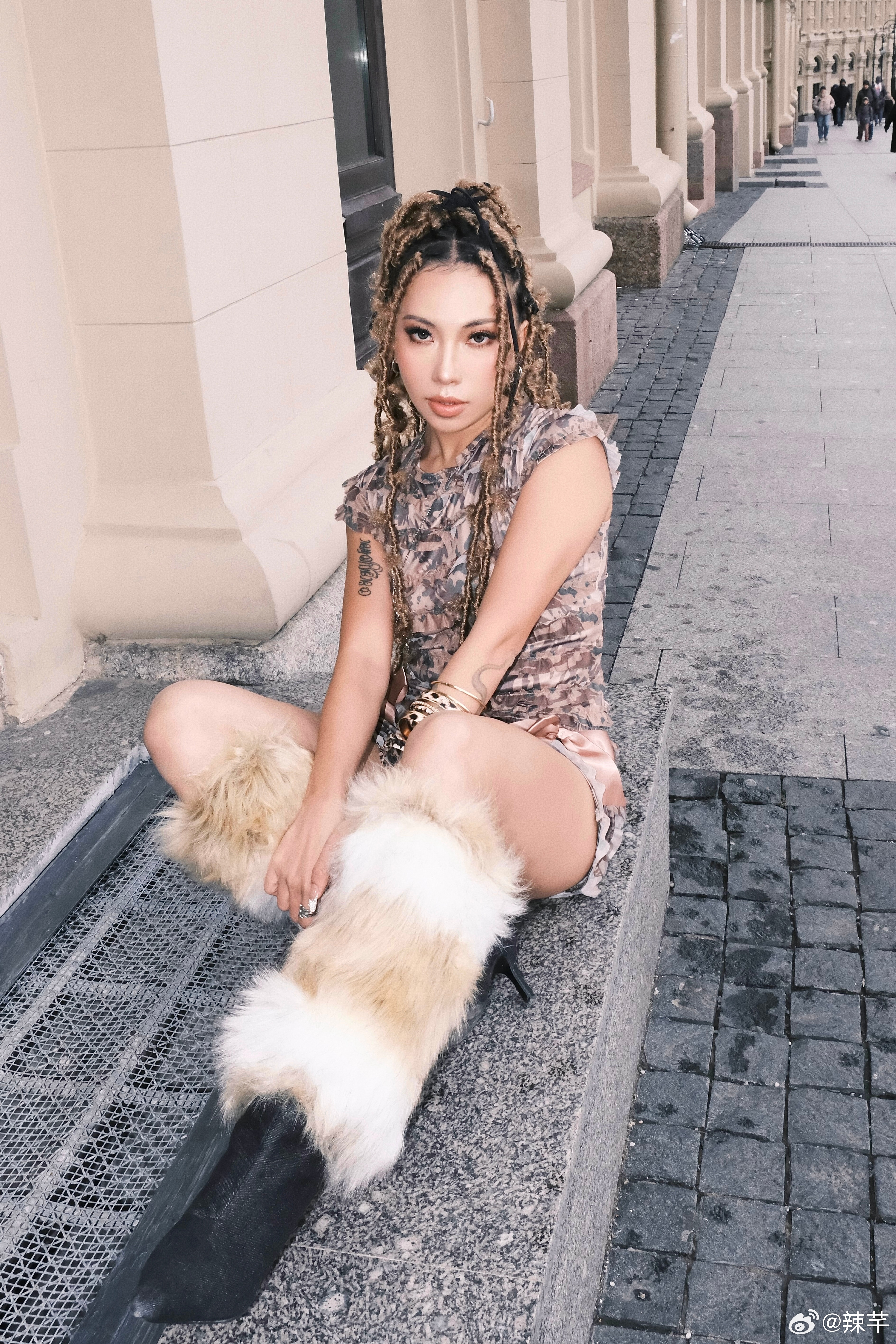 在莫斯科搬零下5°C的砖🧱11月初的莫斯科已经下雪了这块砖不是一般的冷🥶