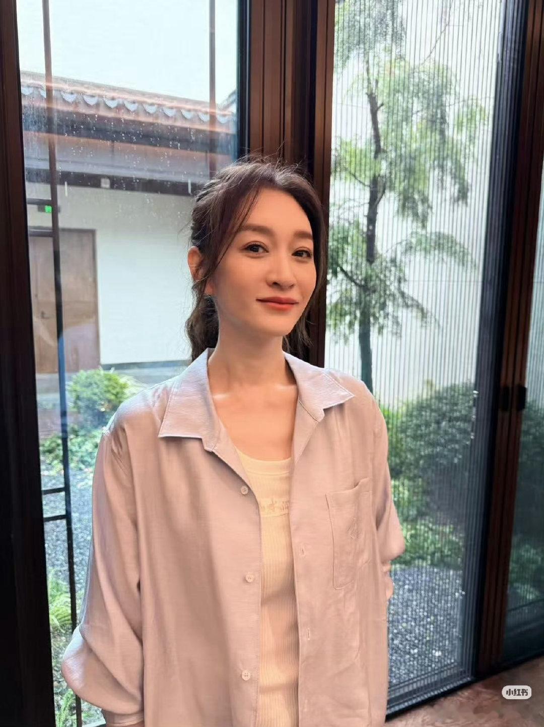 朱丹为李小冉加油朱丹鼓励李小冉勇敢去唱舞台从不是孤军奋战，有人懂你的紧张，也愿为