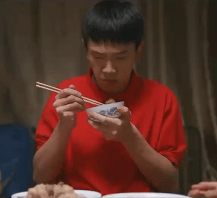 鸣龙少年 以爱为名又令人窒息的控制欲   范湉湉演的妈妈好让人窒息！！！母亲以爱