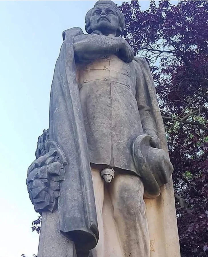 雕塑：别看了，这是蜂巢! 