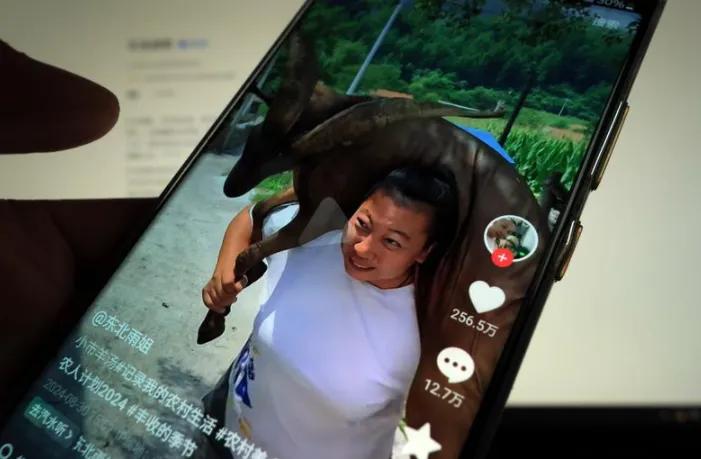 国内小号遭全封，东北雨姐转战海外意外爆红：200万粉丝追更，流量比巅峰时还猛
 