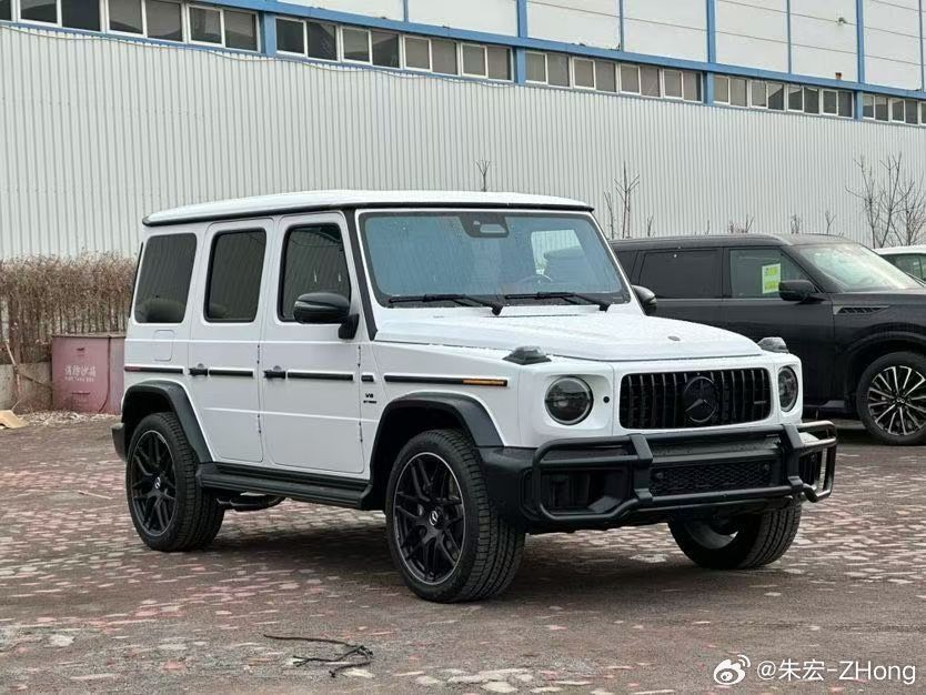 26款加版G63哑光石英白/ 炽热红 这个内饰非常稀少 代号967 报价290万