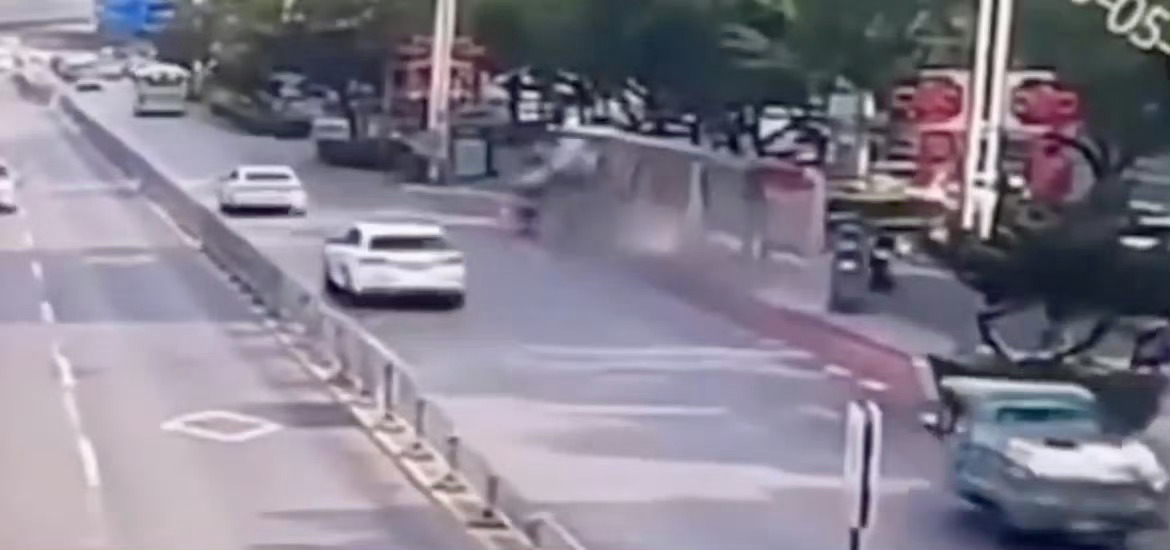 山东滕州车祸致6人死亡 我的天啊！这个司机真的应该重判！饮酒后开车，将车子撞向了