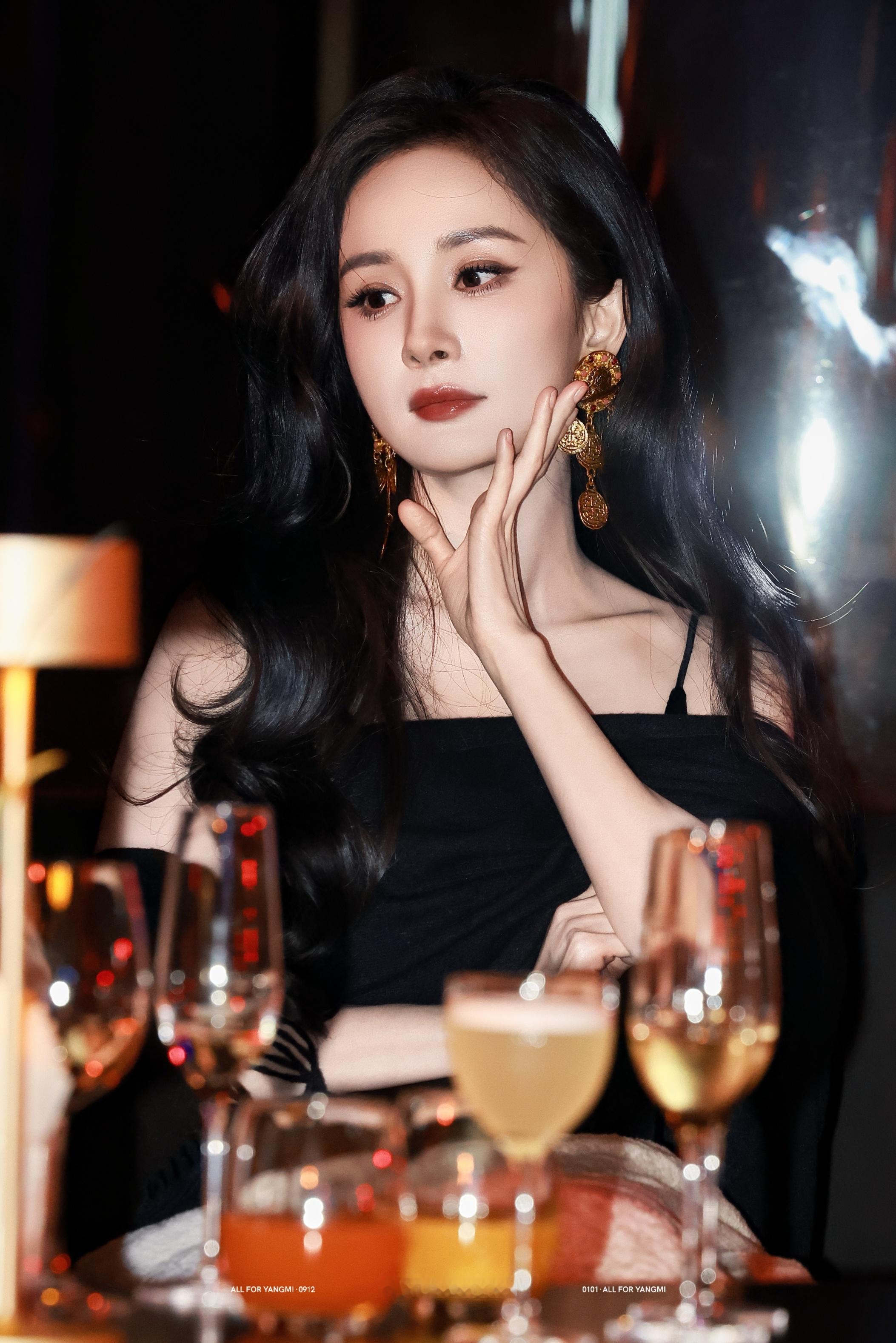 杨幂[超话]sw全球品牌代言人杨幂 “光与影的盛宴”​​​