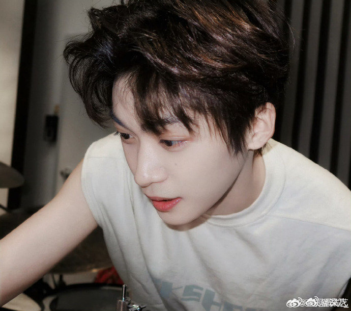 梓渝课间休息梓渝课间休息live 梓渝课间休息，又给我们放饭了！ 