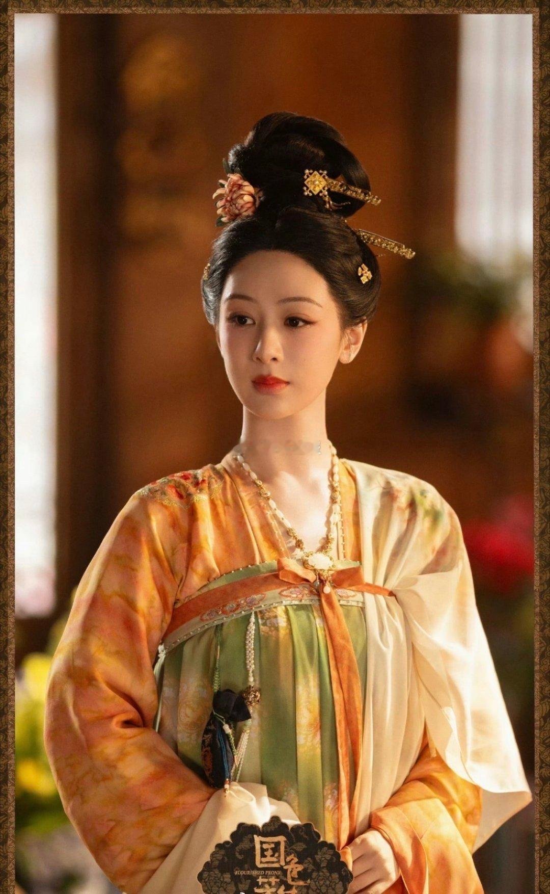 杨紫、李现《国色芳华》剧照来啦，颜值双双在线，不知道演技怎么样，期待一下～ 