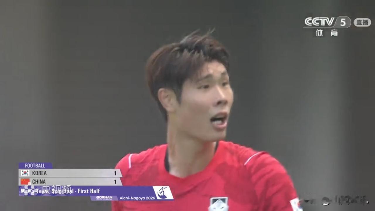 亚运会男足半决赛。韩国男足打进一球，中国1-1韩国。
因中国男足后卫失误解球出了