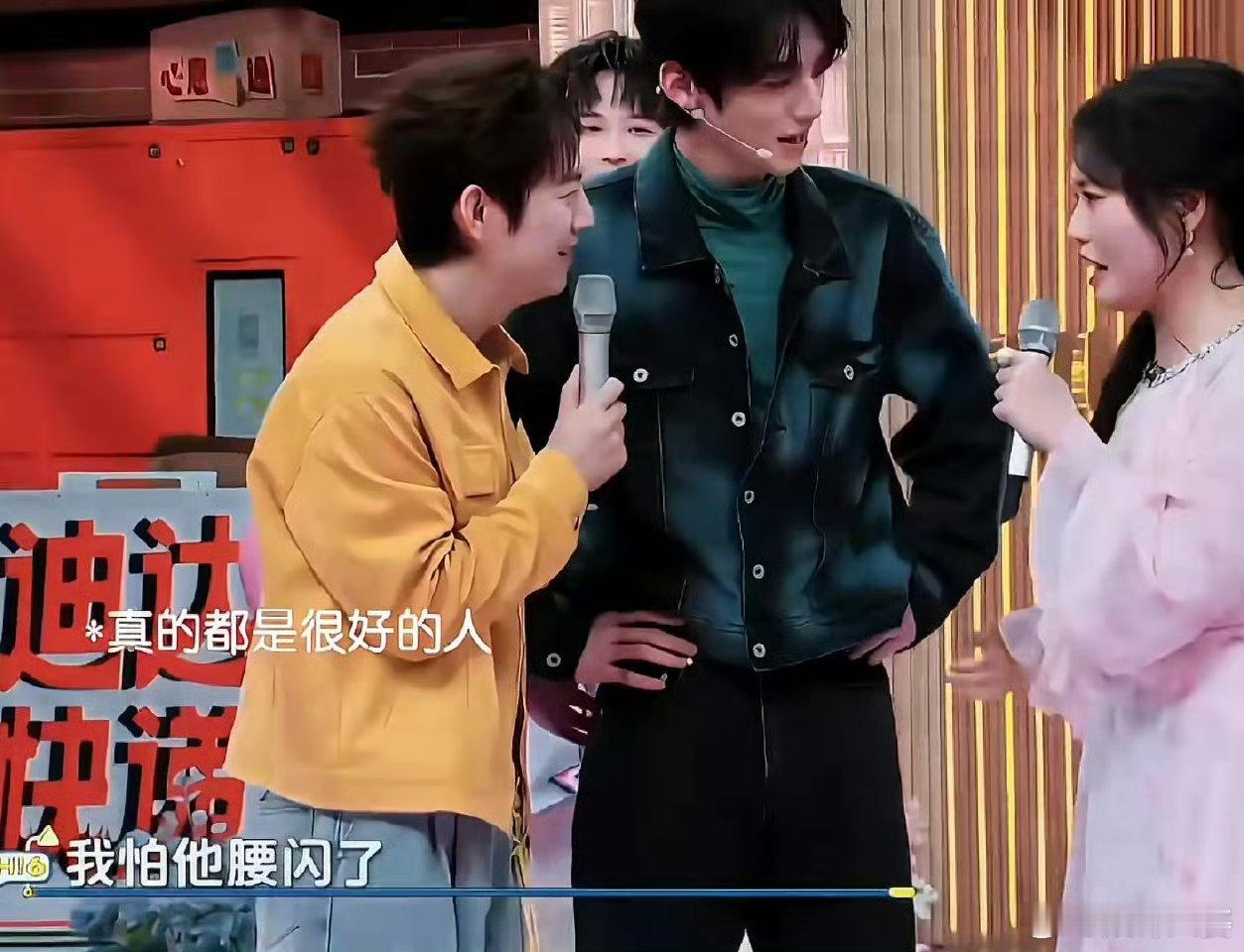 赖伟明抱李雪琴做深蹲💕这期好六好会抓眼球啊!赖伟明一把抱起李雪琴还稳稳做深蹲，