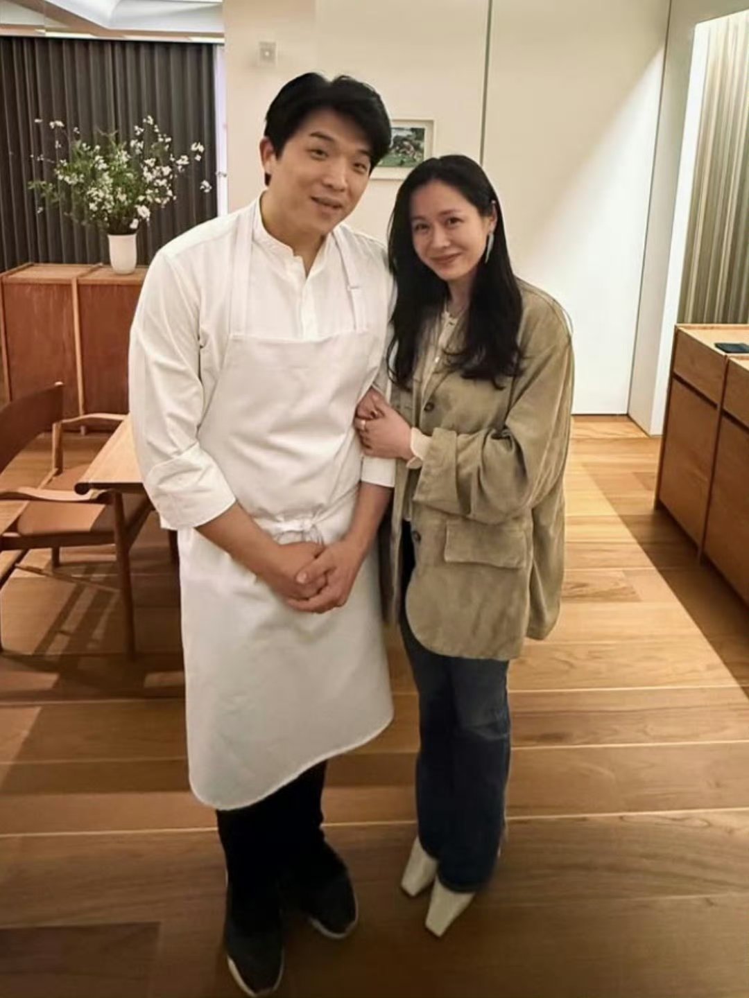 孙艺珍更新ins，晒出吃高级韩料的照片，高级韩料看着也好小家子气…… ​​​