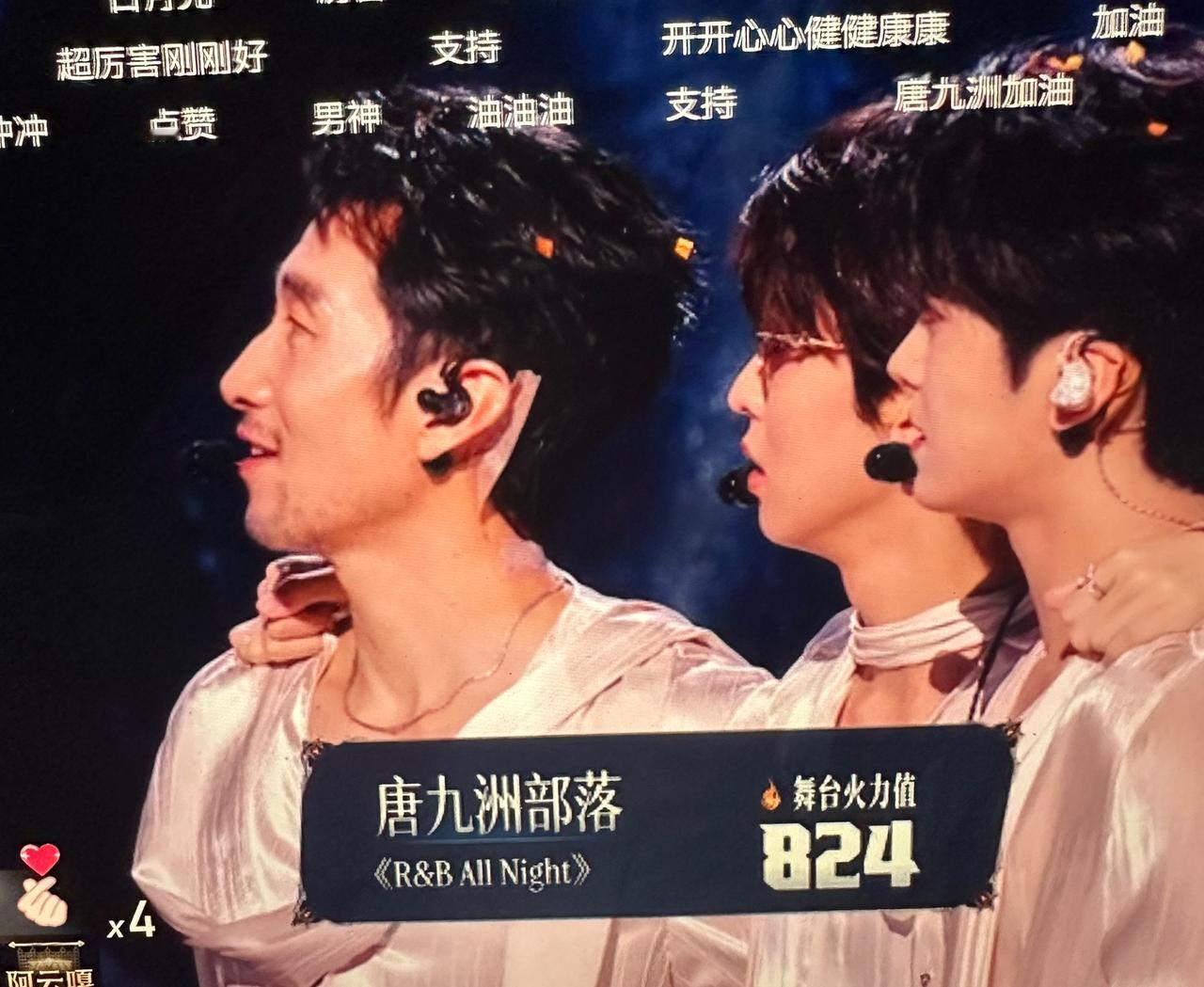 唐九洲队的舞台侯佩岑夸完萨顶顶夸，用词之夸张，让人一度以为这是粉丝见面会。“迷人
