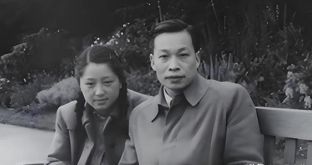 1932年，钱三强以全系第二名考入清华，抬头一看第一名居然是个女的，这个不服气的