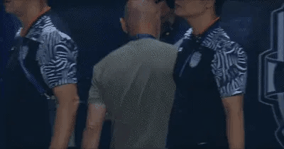 中超联赛排名第一的上海海港只要最后一轮拿下大连英博就可以蝉联冠军。但是在今年的亚