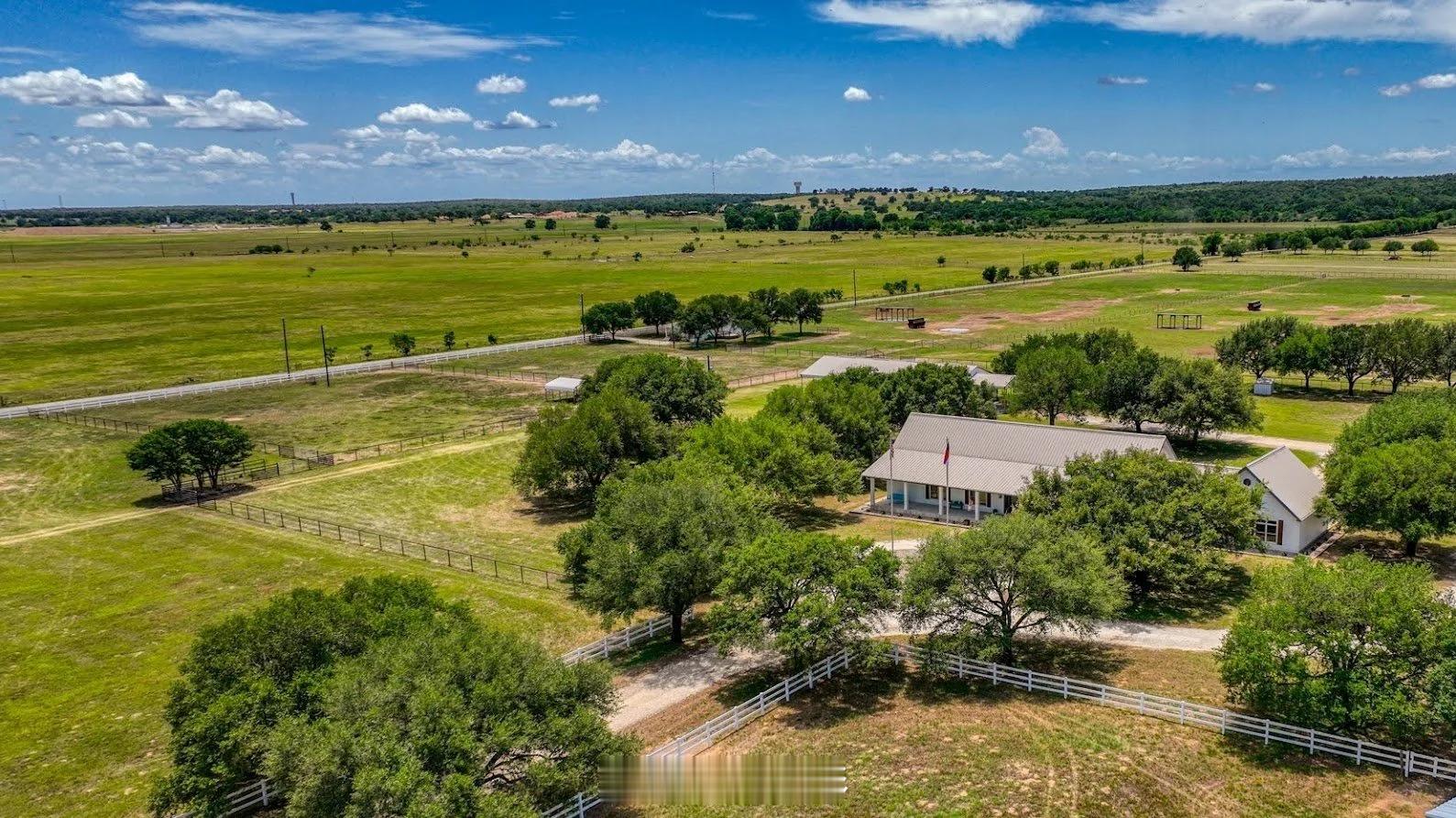 马斯克办学校了马斯克的位于巴斯特罗普县的 Ad Astra ( adastra 