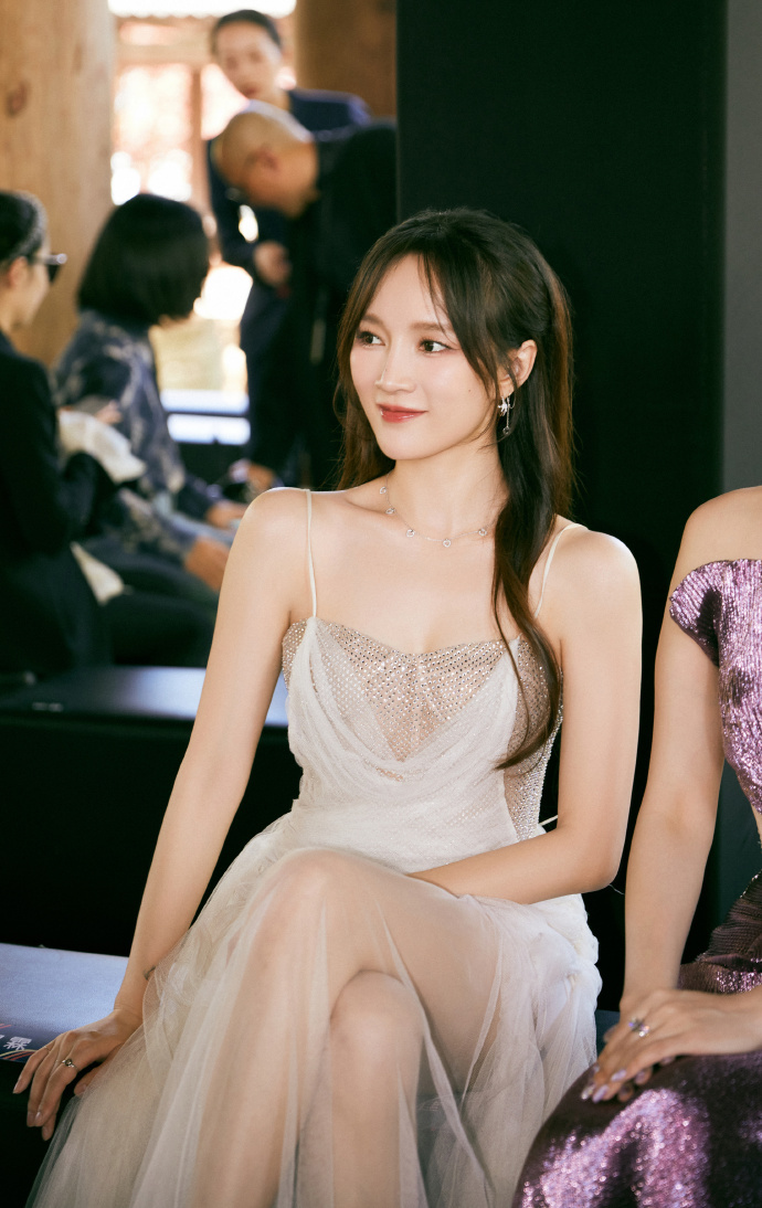 #VeraWang濮院大秀##JimmyChoo濮院大秀# ​​​濮院大秀上的 