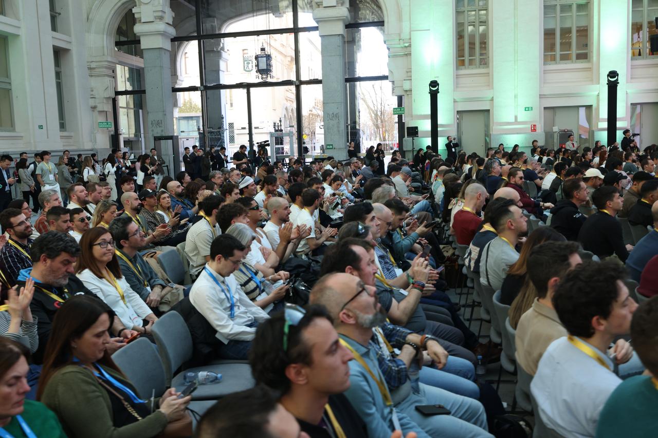 2月26日，华为在西班牙马德里以“Now is Your Run”为主题，正式揭