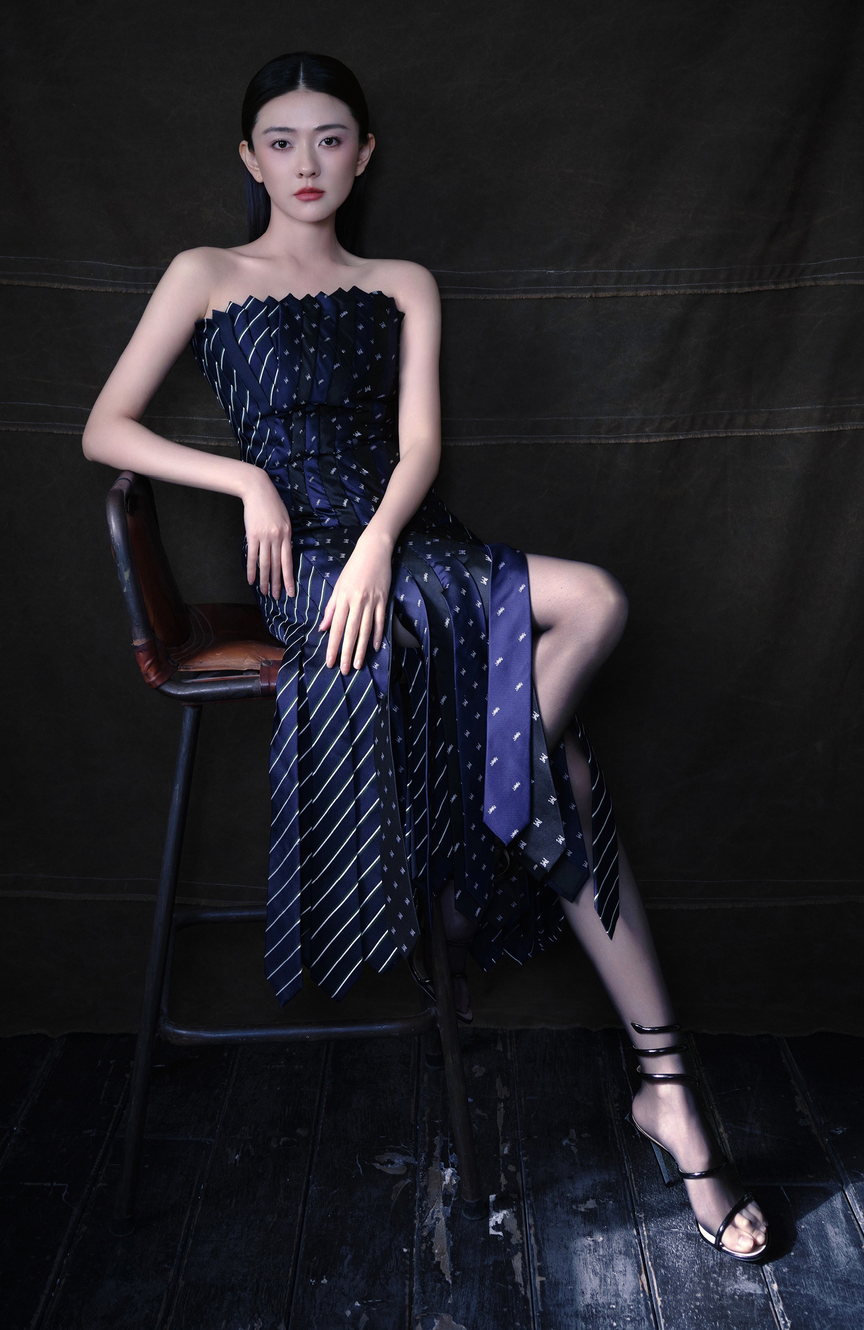 梁洁 梁洁大长腿中筒白丝袜