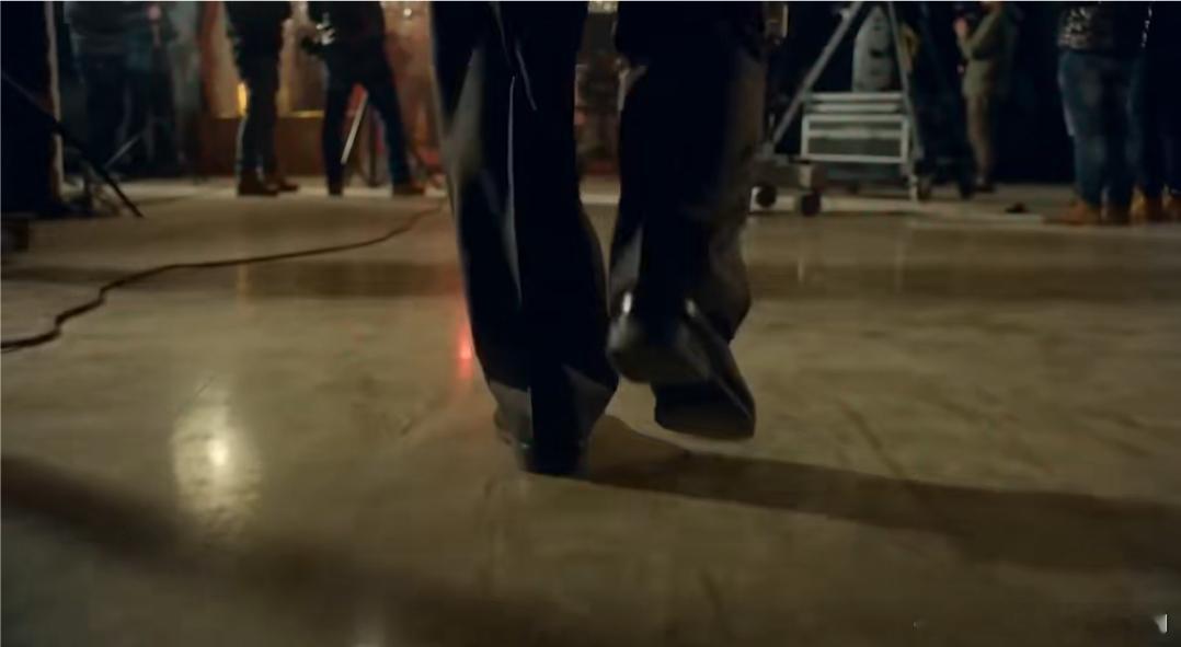 贾樟柯用seedance做的贺岁短片 看《贾科长Dance》里两个“贾樟柯”对话