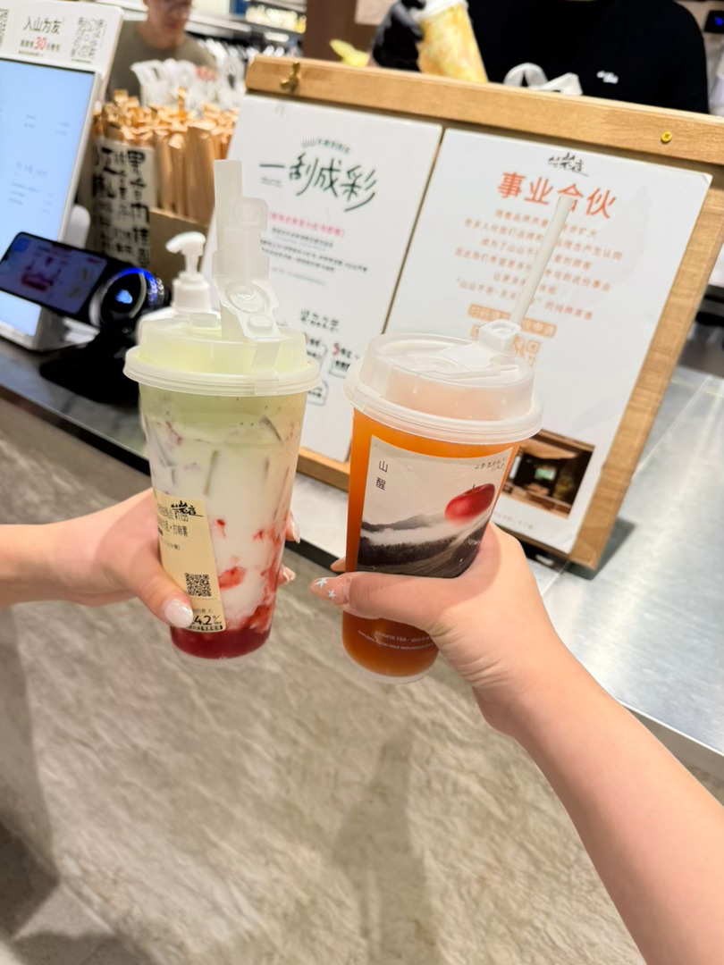 和一个小女孩幸福约会