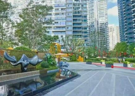 为什么现在房子跌了那么多，也不见有人去抄底屯房子了。
因为参考日本的情况，其实答