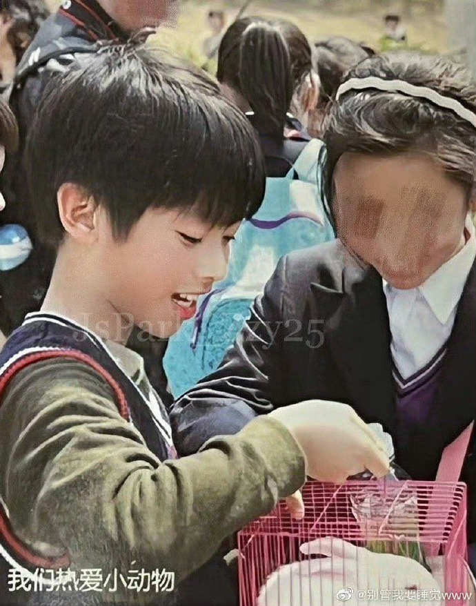 AND2BLE这复刻程度像话吗 哈哈我们ricky帅帅的😎😎😎😎 