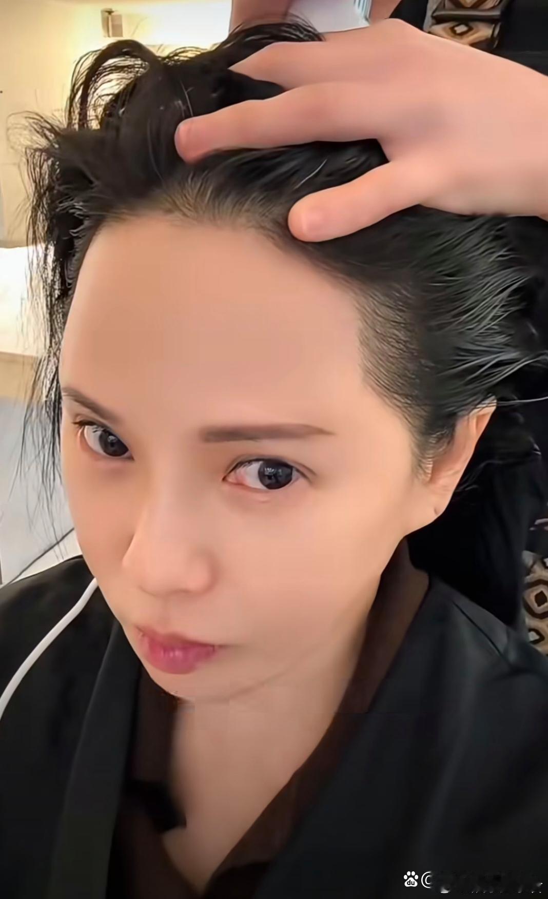 伊能静首尔做医美伊能静竟然特意去首尔剪头发！她表示去过很多地方剪头，但是刘海她都