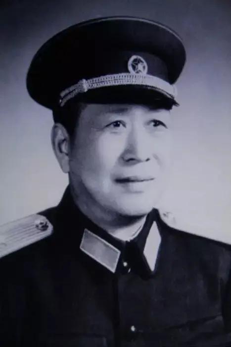 徐介藩（1901年7月21日—1983年4月16日）原名徐齐邦，俄文名什班诺夫·
