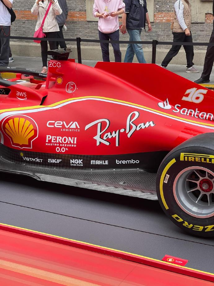 F1痛车在上海成地标级打卡点【上海变身“F1痛城”，街头赛车文化浓度爆表】随着F