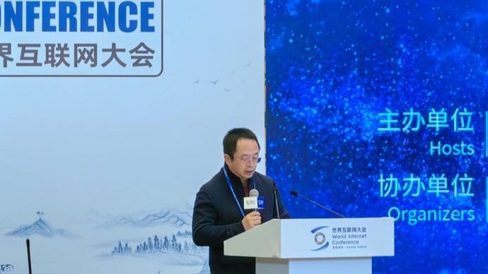 企钟睒睒看不起企业家直播带货？周鸿祎反驳：抢流量就是为企业代言，背后有5个真相。