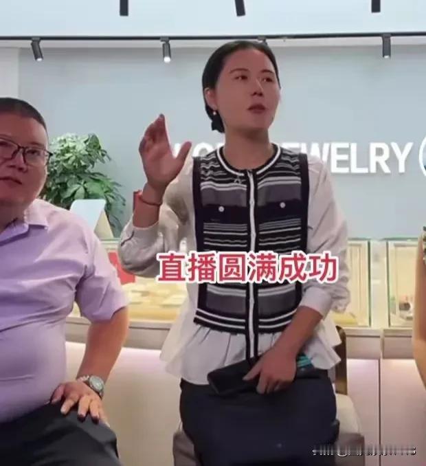 相宜昨天的六周年直播，晚上还算圆满结束了。上午一共播了两个小时，播了两次都被投诉