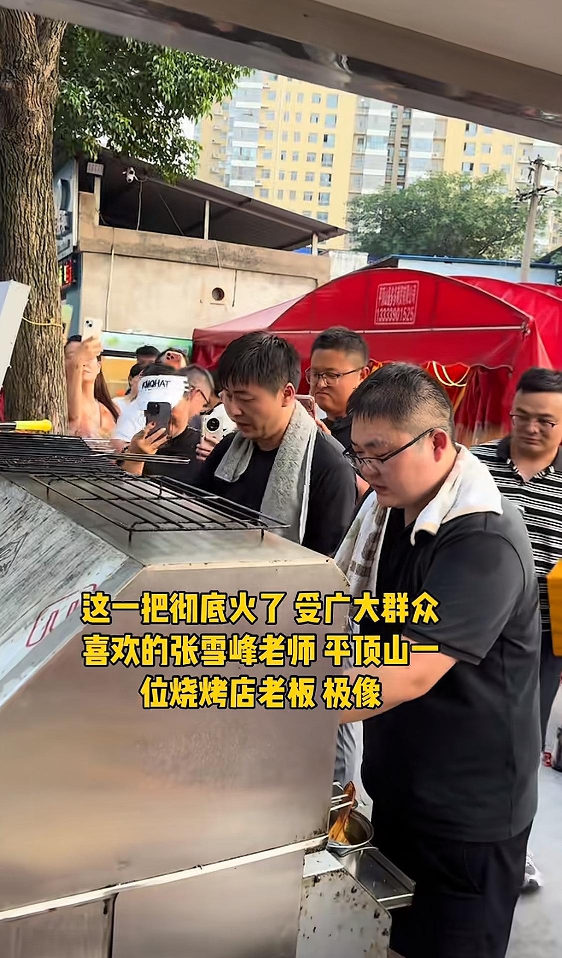 终于明白菀菀类卿的杀伤力了，不仅仅是长得像，就连走起路来低头打电话皱眉头的感觉都
