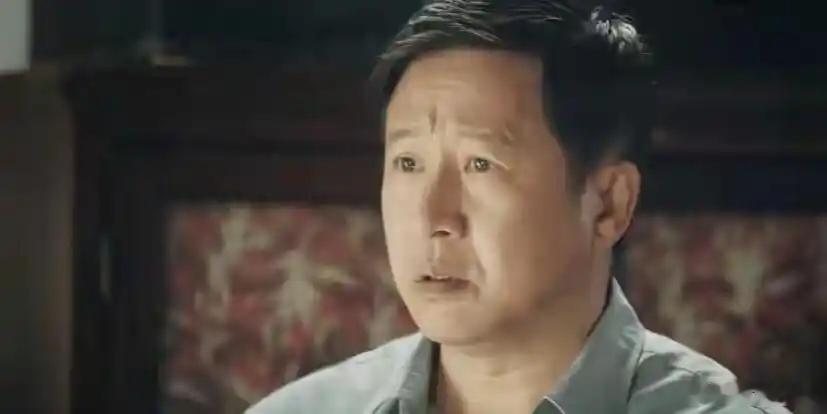 央视《主角》弹幕炸了，要不是拿出八万买房，花彩香到死都不知，她竟养出个白眼狼，还
