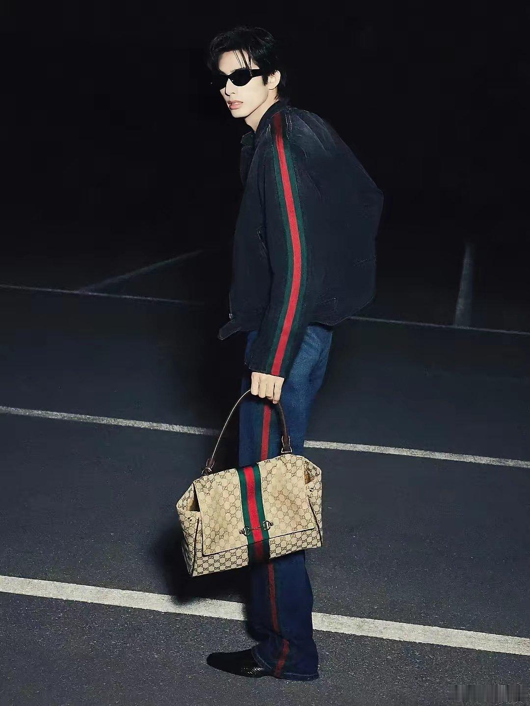 张凌赫VS宋威龙，Gucci广告谁赢了？张凌赫与宋威龙，两位都是内娱顶级帅哥，常