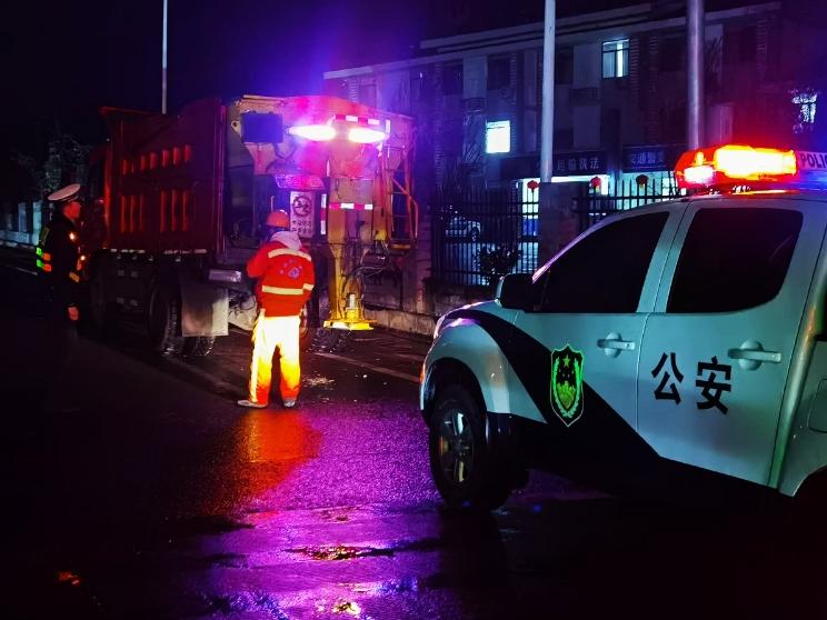 【天眼问政】冻雨+大雾天气，贵阳交警提醒驾车出行“雾”必谨慎