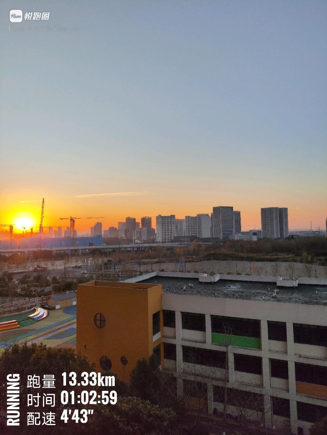 同学们早ﾉ☀今冬就没有开空调了，媳妇买了个暖气，天儿冷了开起来，大人娃娃围一围，