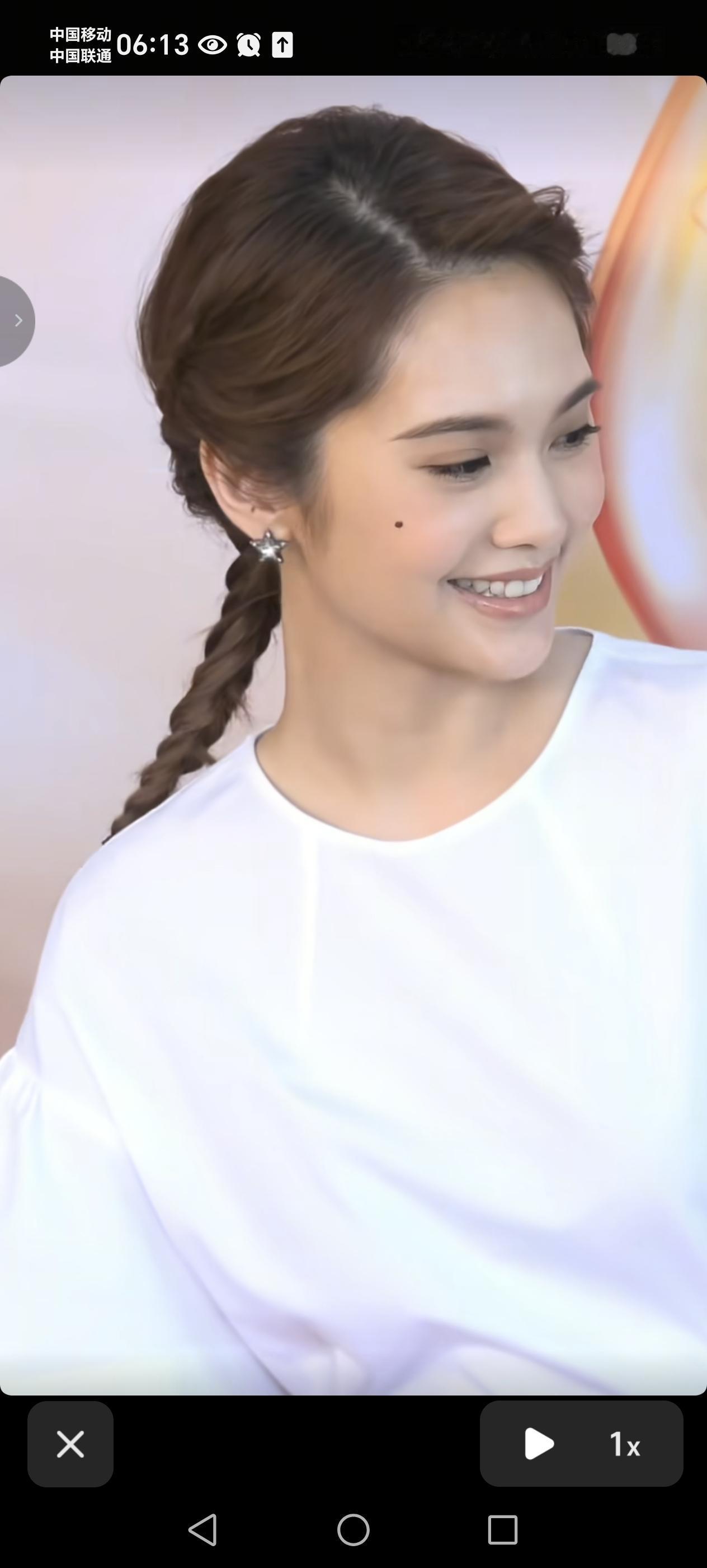 42岁的杨丞琳太少女了！
        你看她白上衣配粉裙的造型甜美感拉满，妥