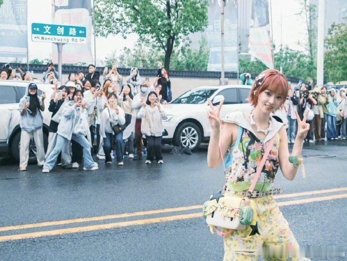 黄灿灿黄灿灿更新乘风vlog乘风2026 跑遍整个训练场地，细心分享日常碎片，满