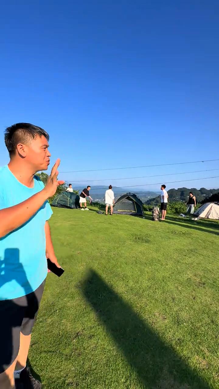 开始七月五号重庆主城区三十七度高温古剑山。现在是傍晚，夕阳西下，这个地方已经有人