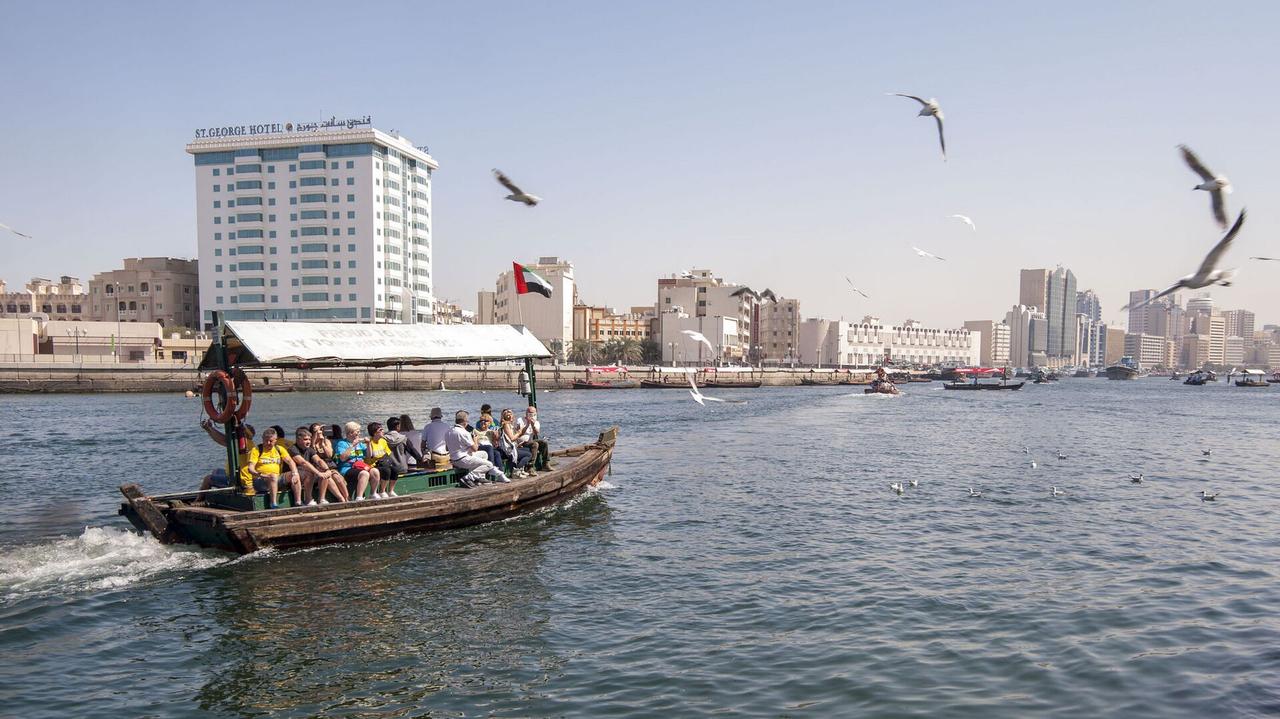 国海事贸易行动组织报告称在迪拜西北31海里处一艘油轮被弹药击中

俄罗斯卫星通讯