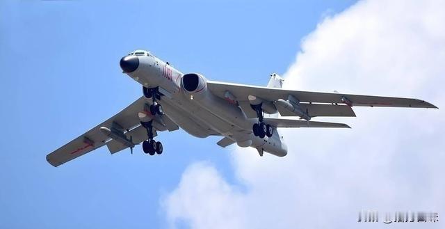 任由它左横右跳，我们高度不变、航向不偏！这就是轰-6K飞行员在面对外军机抵近跟监