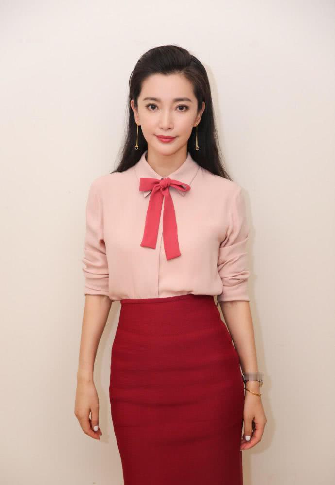 一次，李冰冰问陈坤:“我这所有接吻、拥抱、洗澡的戏，都和你拍了，我这辈子你就看着