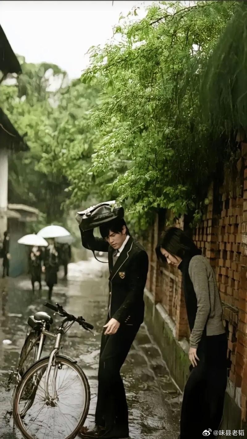 听周杰伦的歌为的是致敬自己美好而有遗憾的青春，为的是记忆里那个自带滤镜的夏天……