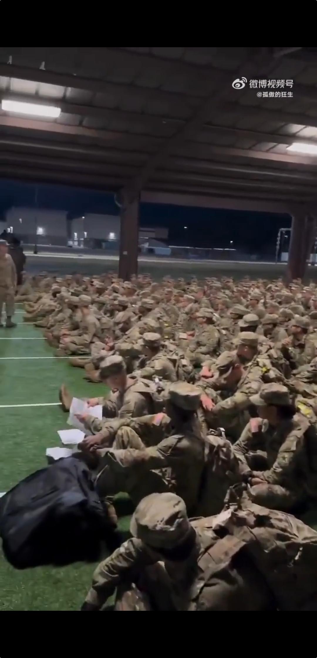 抵达巴林基地的美军士兵正在集结。2周停火期限即将结束，一场可造成大量无辜伊朗民众