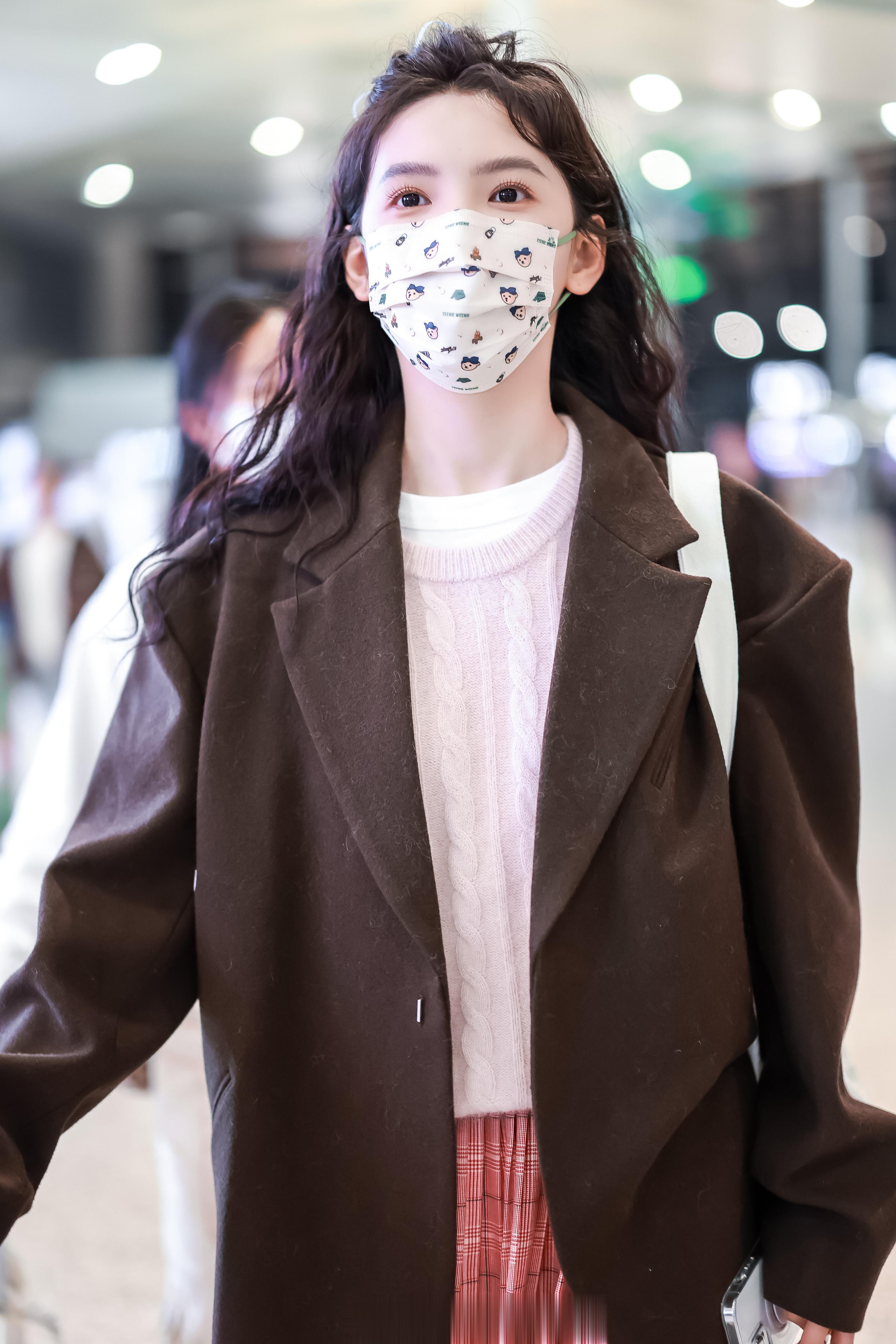 #章若楠[超话]# 上海✈️北京 ​​​
