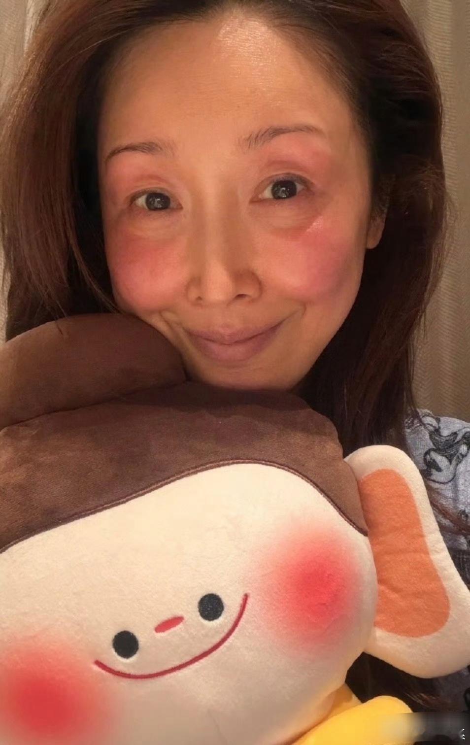 你能认出这位明星是谁吗？