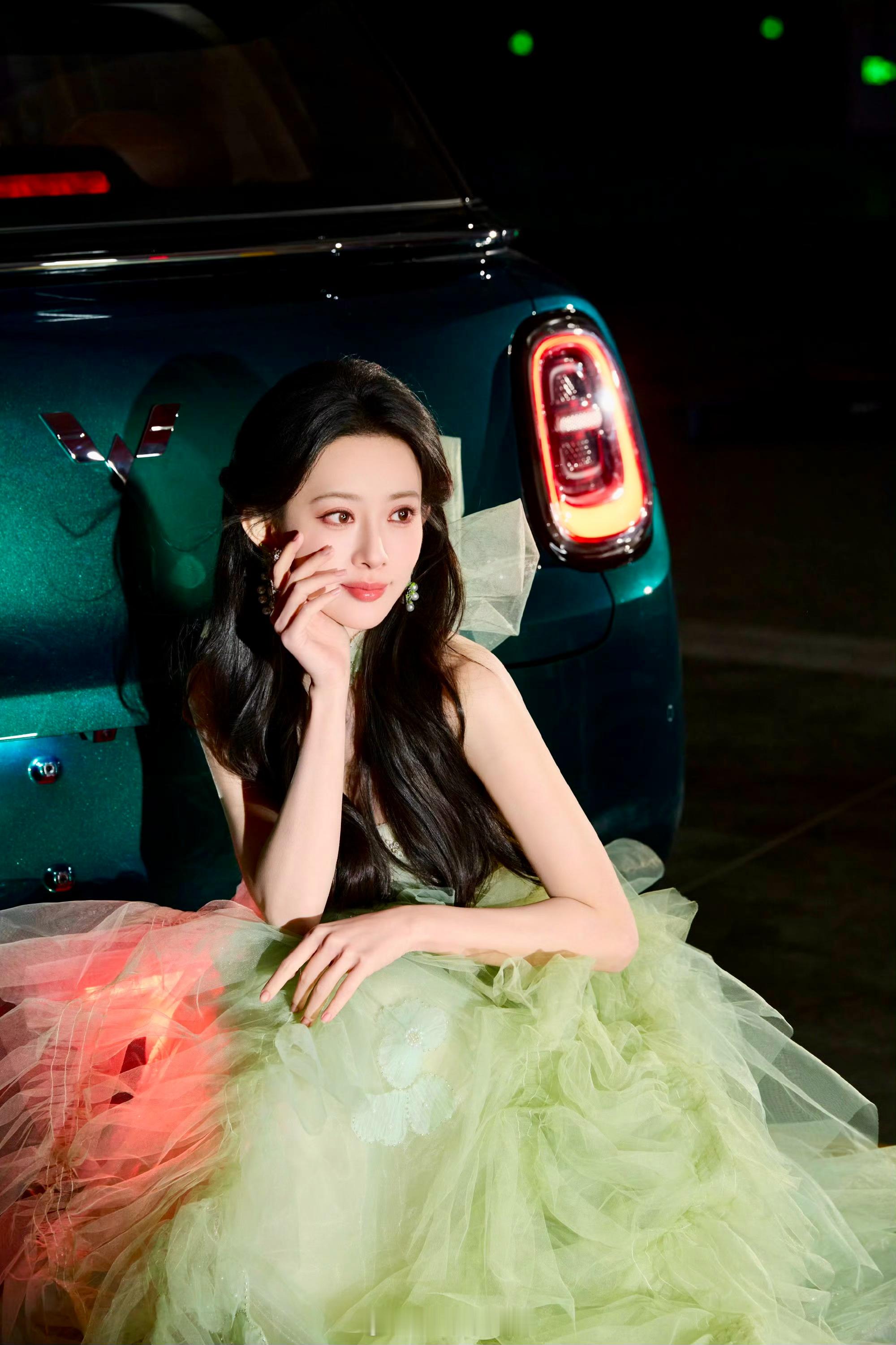 孟子义颜选缤果Pro有多懂女生孟子义这次可不是光拍个广告就完事，她是真上手帮着设