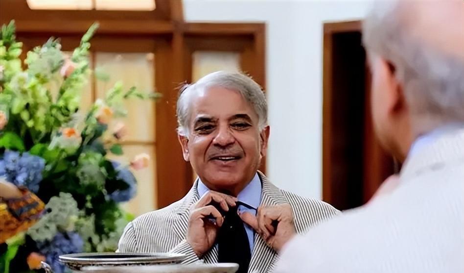 巴基斯坦夹缝求生：
一边联伊稳局，一边被美拿捏。
 
2026年4月25日，巴基