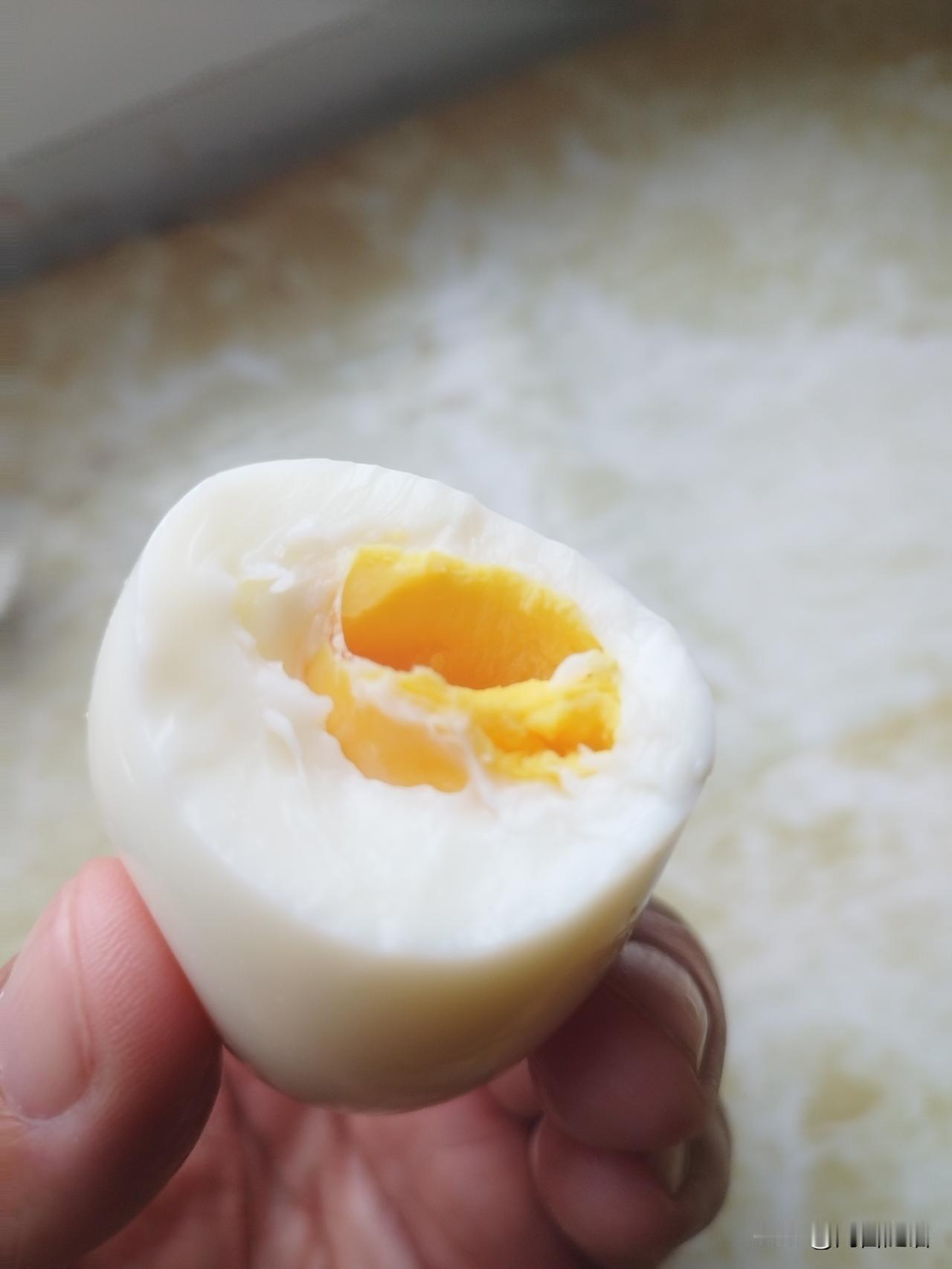 我来挑战那位九分十二秒的煮蛋达人。他擅长的根本不是煮蛋，而是扯淡~

一天吃四五