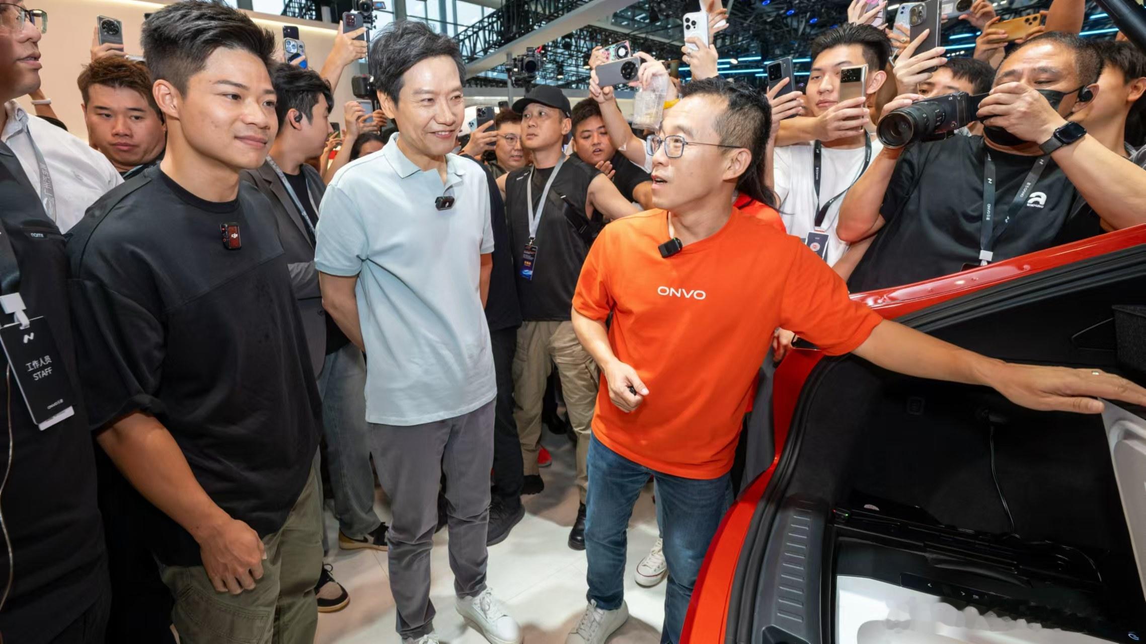 今年广州车展热度估计又全是雷军了。别家还在开发布会，雷总已经和苏炳添在逛乐道汽车