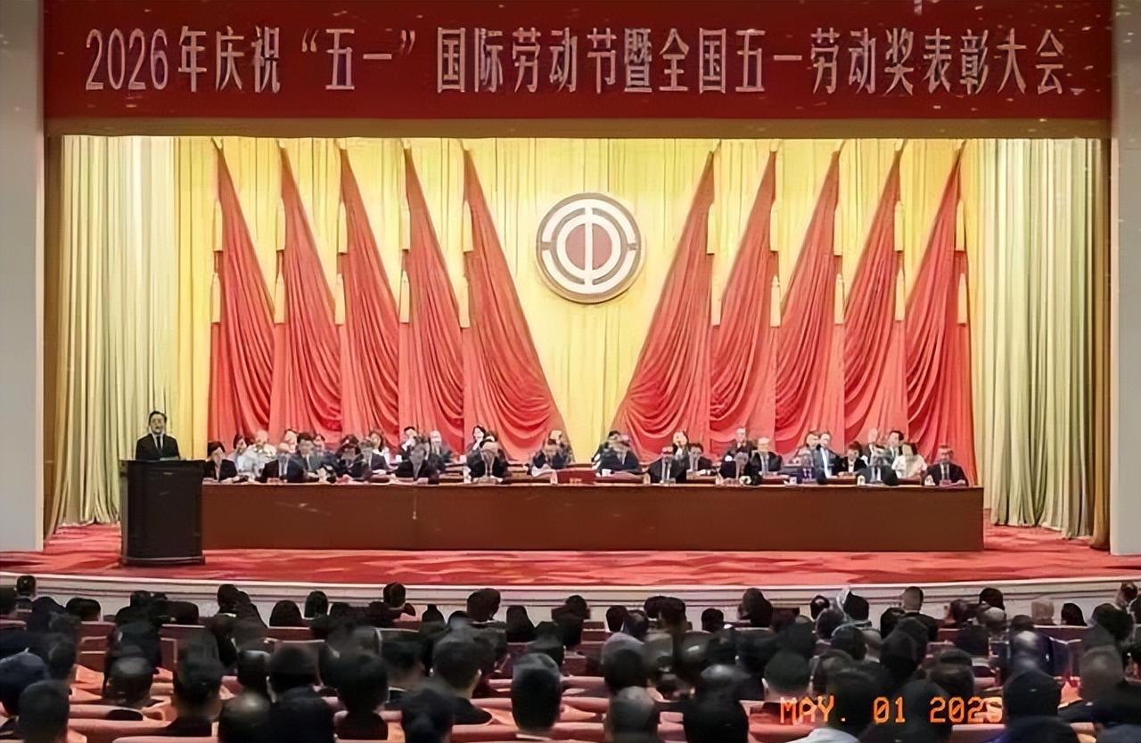 今年五一劳模名单，越看越觉得奇怪！2026年的公示屏幕上，外卖骑手杨少锟的ID竟