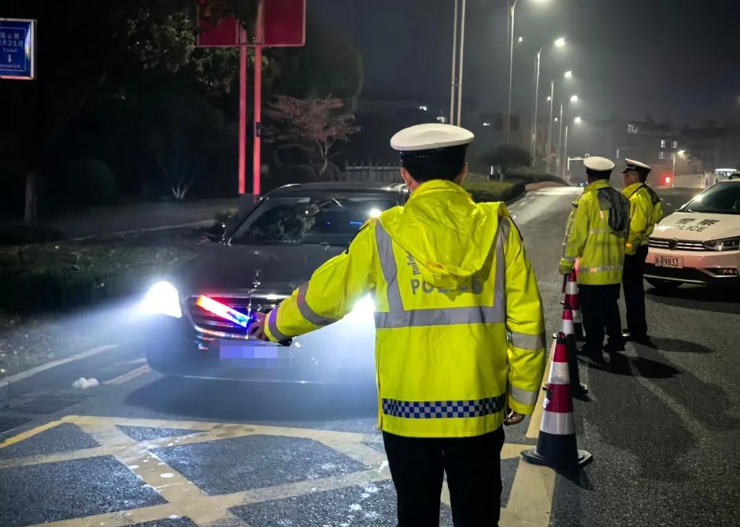 【严查！池州警方曝光一批酒驾人员】清明假期，群众祭扫、踏青出行叠加，交通流量迎来